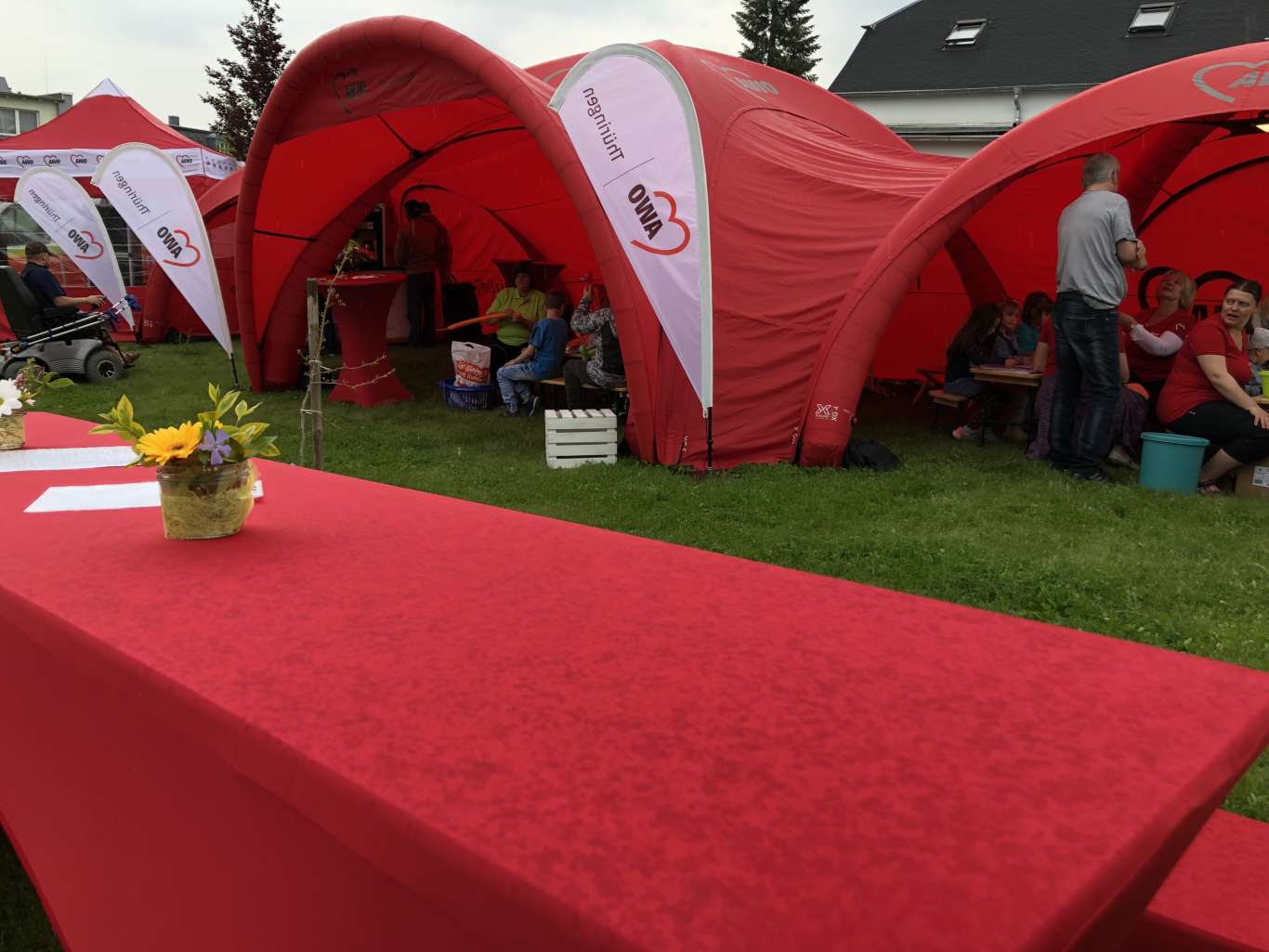 Zu den Veranstaltungen der AWO wurden verschiedene Zelte aufgebaut, die den Besuchern einen wetterunabhängigen Aufenhalt ermöglichten.